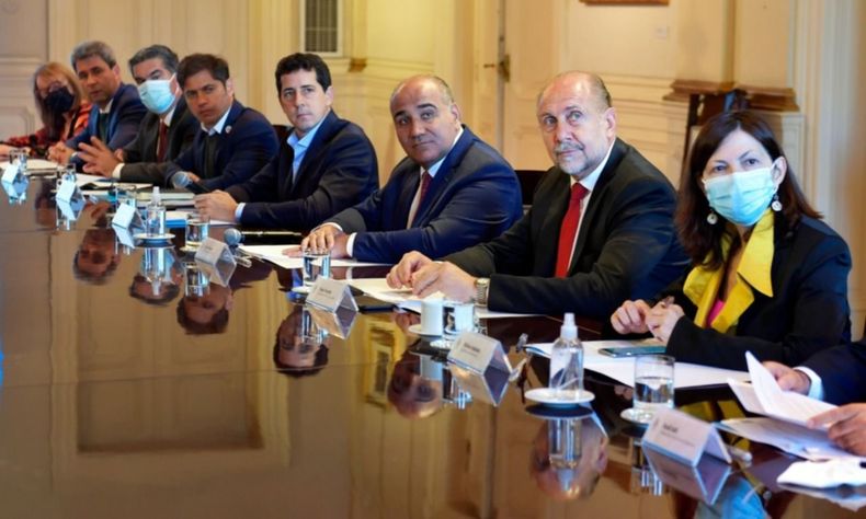 Una de las reuniones de 2022 entre gobernadores y ministros nacionales por el reparto de recursos.