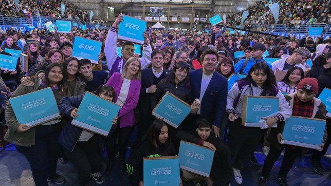 este voto es nuestro: kicillof e intendentes, otra sociedad de socorros mutuos