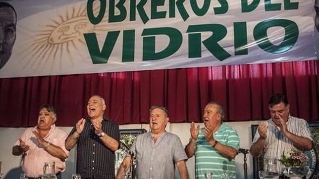 duhalde busca ampliar el armado y convoca a los gremios apelando a los restos de evita