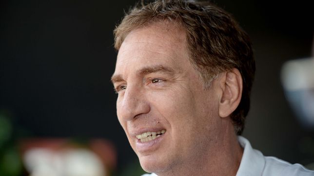 el colo se lanzo con una rafaga de placas rojas