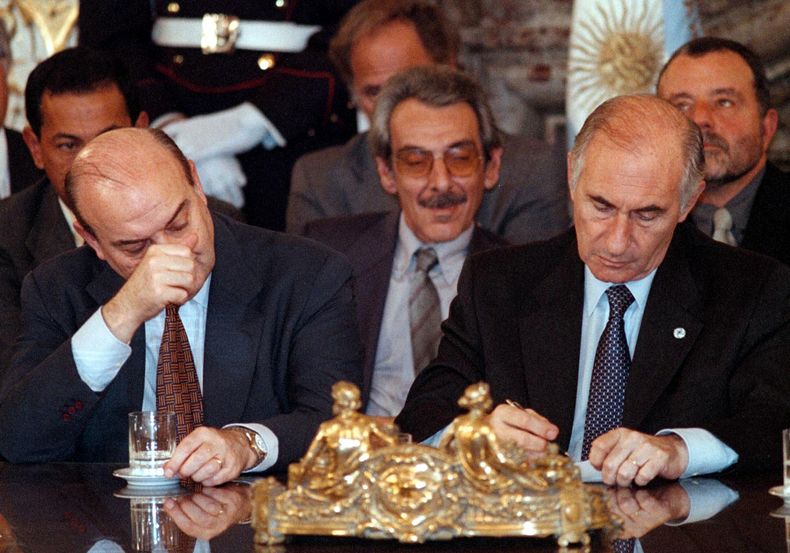 Domingo Cavallo y Fernando de la Rúa, padres del primer megacanje y del estallido de 2001.