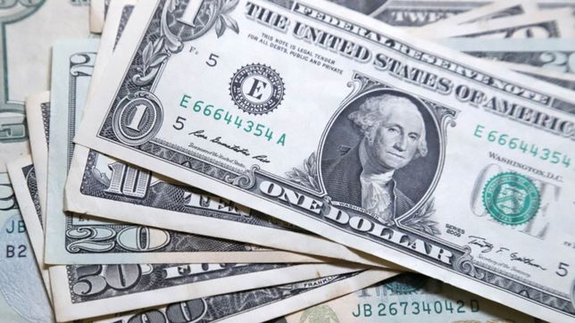 el dolar blue trepo a los $205 y marco un nuevo record historico