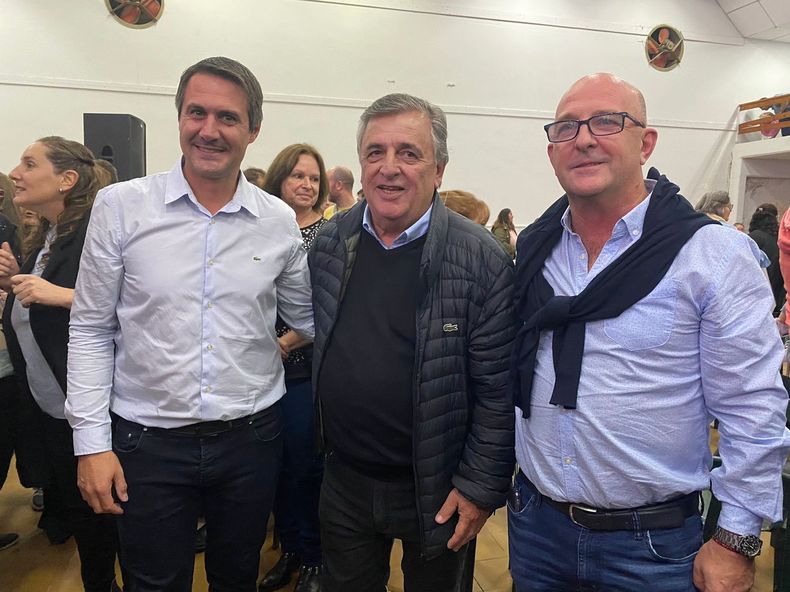 Mario Negri y Marcos Carasso en General Cabrera junto a Guillermo Cavigliasso.