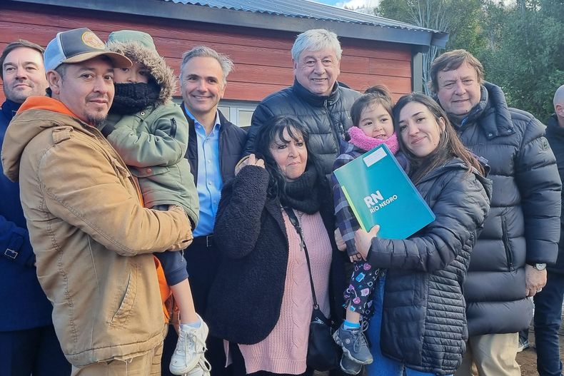 Alberto Weretilneck estuvo en San Carlos de Bariloche en una&nbsp; entrega de viviendas y opinó sobre la Ley ómnibus.&nbsp;