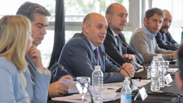 el barro de la interna contamina las aguas de la hidrovia