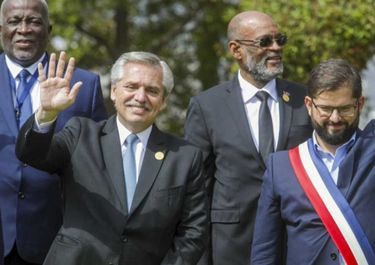 Boric presenta en Argentina el histórico giro de Chile