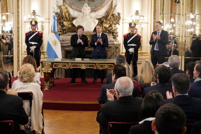 Javier Milei, Diego Santilli y Manuel Adorni.&nbsp;