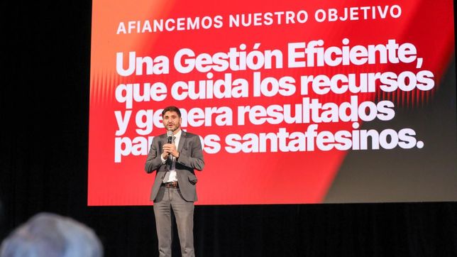 Maximiliano Pullaro insistió con un llamado a la humildad y le bajó línea a todo el gabinete de Unidos Maximiliano Pullaro insistió con un llamado a la humildad y le bajó línea a todo el gabinete de Unidos
