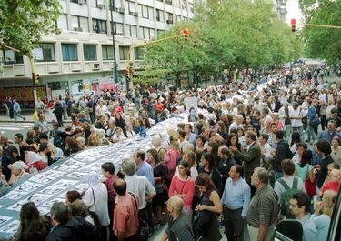 A 50 años del golpe, la Argentina debate su democracia y su modelo de país