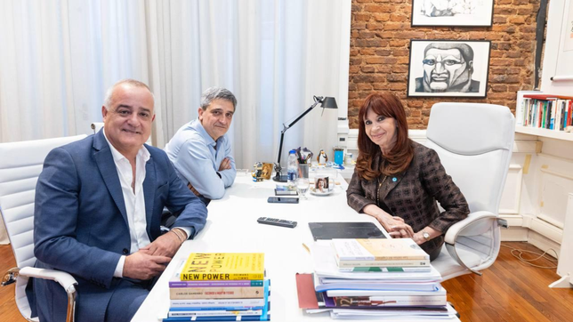 CFK con Javier Noguera y Pablo Yedlin, dos de los representantes del PJ que se le paran a Osvlado Jaldo en Tucumán.  