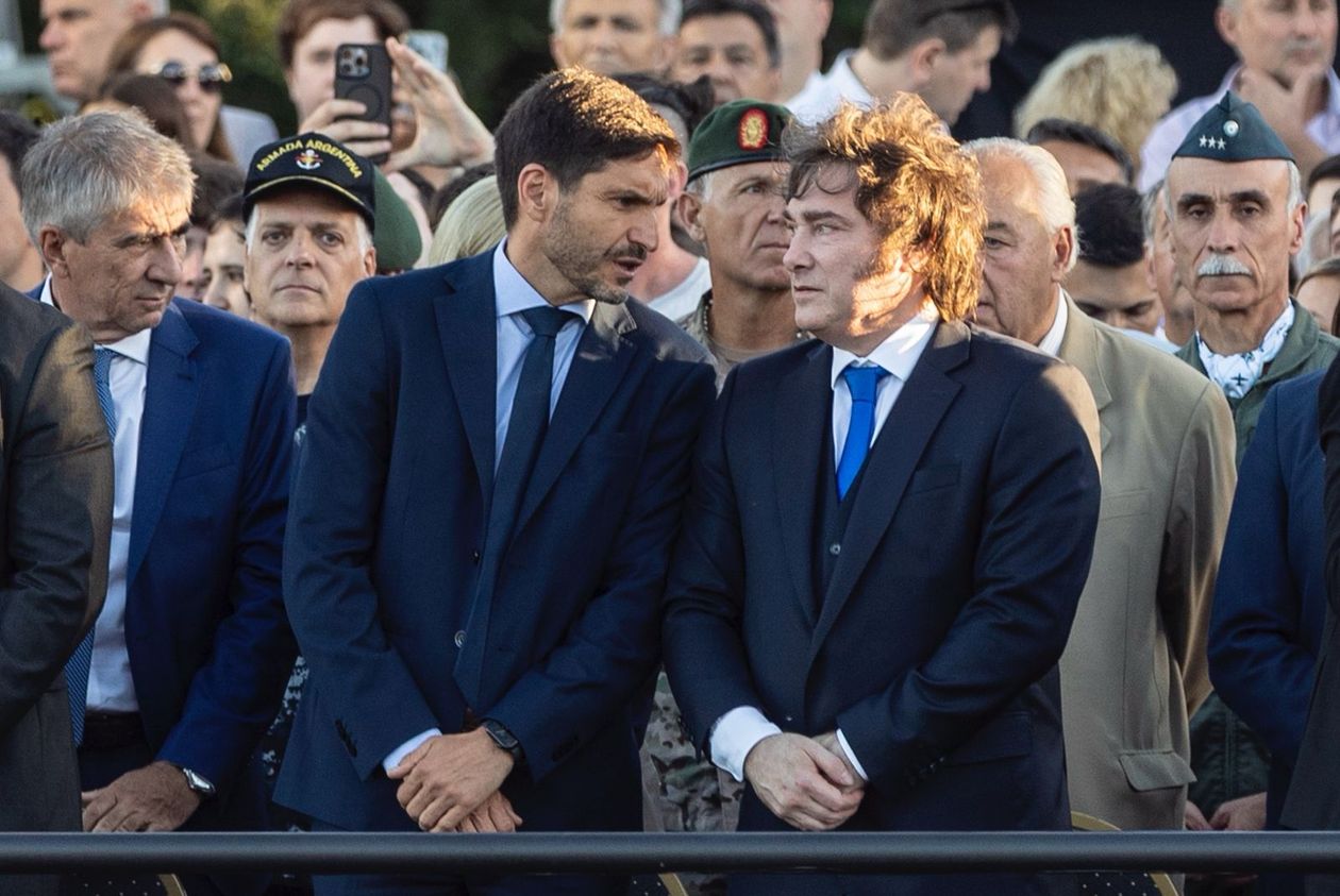 Javier Milei y el gobernador santafesino Maximiliano Pullaro, ¿hay chances de que Unidos sea aliado de LLA en 2027?