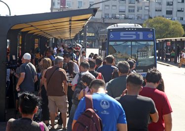 Sube $100 el boleto de colectivos en el AMBA