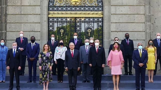 fernandez a la celac: banca y lustre regional para el profeta offshore