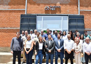 Francisco Azcué inauguró Puerto TEC en Concordia.