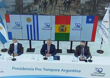 No tan solos en el Mercosur: Uruguay irrita a Paraguay y parte aguas en Brasil