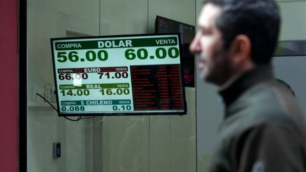 Tras el paquete Lacunza, el BCRA vendió menos y contuvo el dólar estable