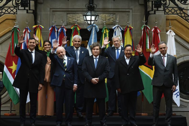 Foto final de la Cumbre del Mercosur en Buenos Aires.