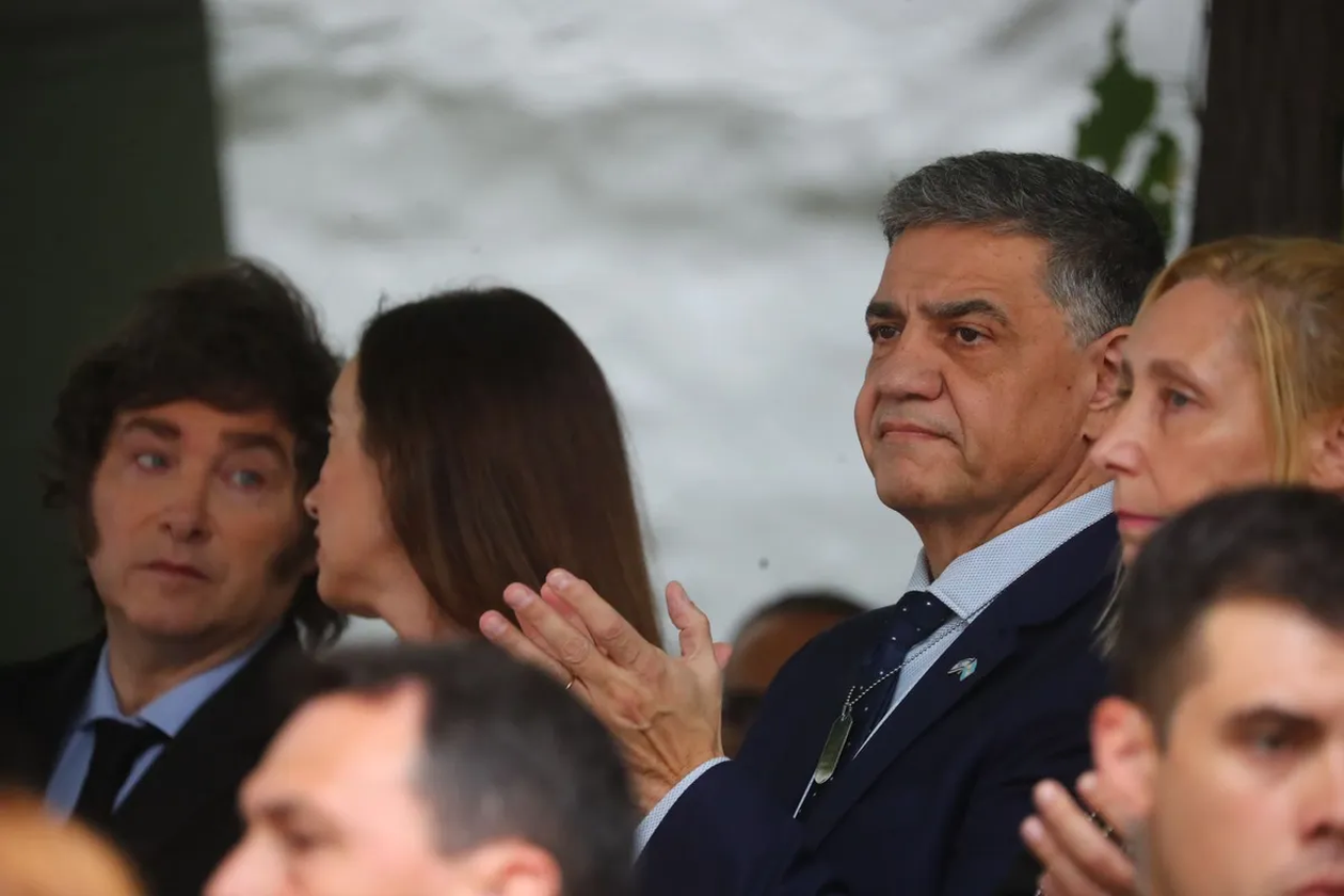 Jorge Macri sale a cubrirse de un eventual repunte de la inflación cambia la fórmula para aumentar peajes y subtes.