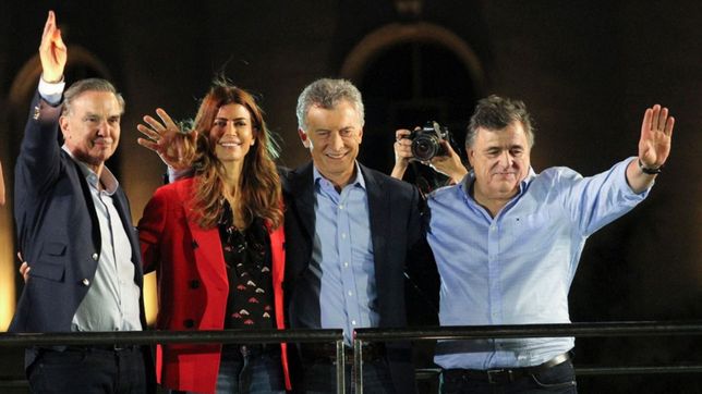 con halcones y sin palomas, macri cerro con la foto de la grieta interna