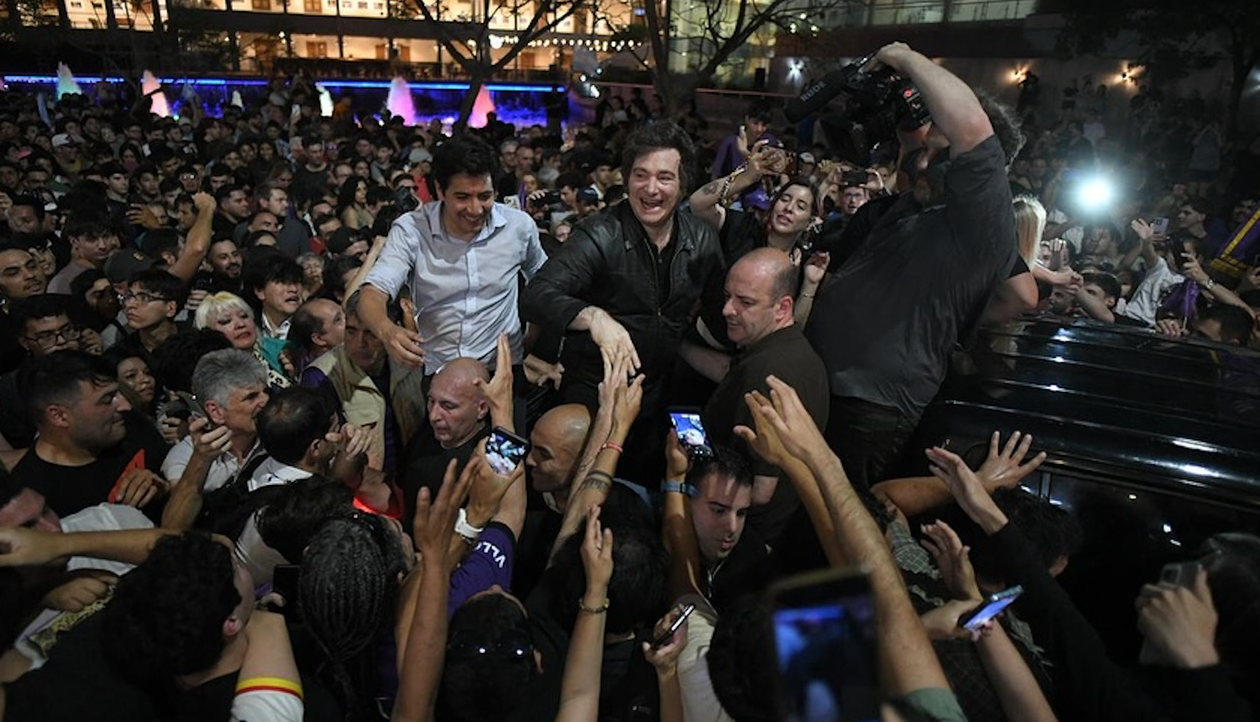 Javier Milei junto a Gonzalo Roca y Karina Milei, en su última visita a Córdoba.