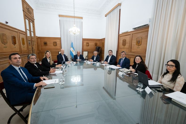 El Gobierno reunió al Consejo de Mayo.