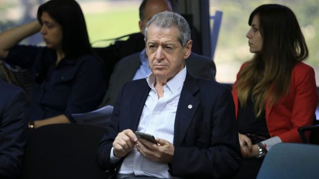 landau: el ejecutivo puede dictar decretos, lo que no puede es legislar