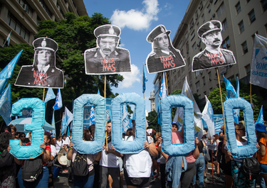 La última marcha del Día Nacional por la Memoria, la Verdad y la Justicia reunió a una multitud en Plaza de Mayo. Son 30.000 y Nunca Más, las dos consignas centrales. Este año se cumplen 50 años del comienzo de la última dictadura en el país.