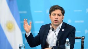 Kicillof echa leña al fuego y banca al funcionario que quiere desplazar Guzmán