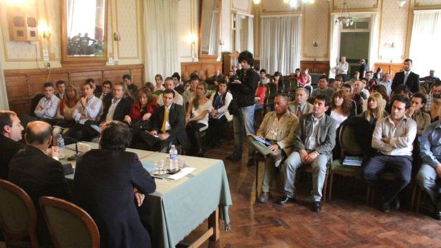 Azul forma a sus dirigentes políticos