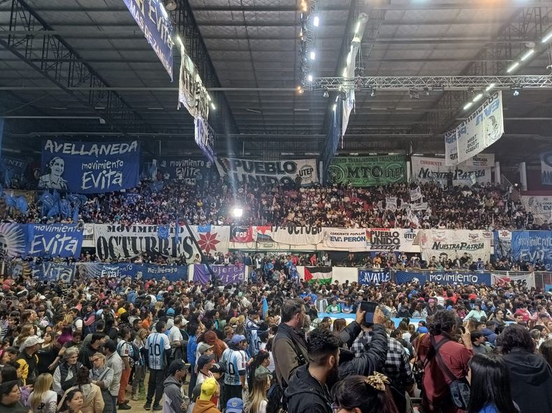 El Evita y Barrios de Pie en el Malvinas Argentinas con Massa