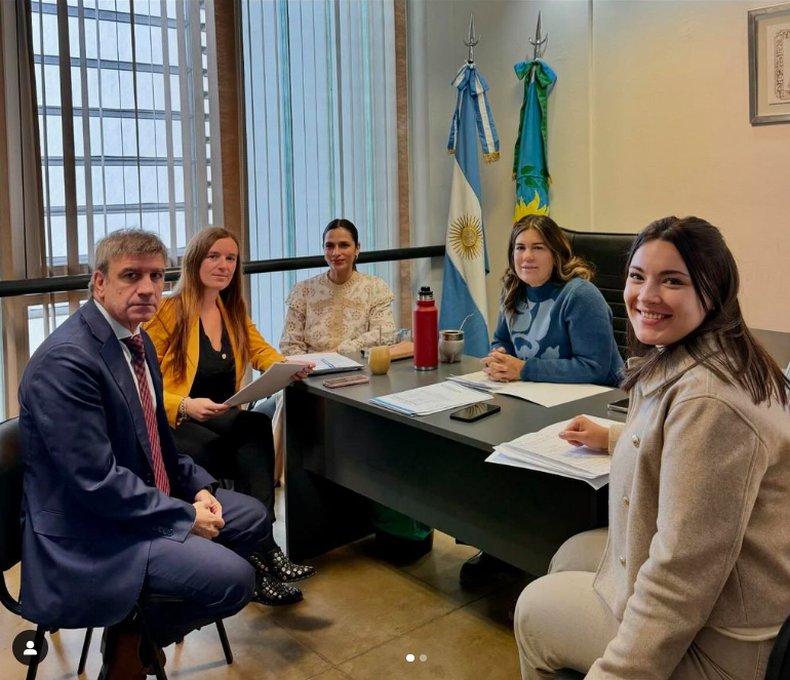 Fernando Compagnoni, Abigail Gómez, Sofía Pomponio, Florencia Retamoso y Oriana Colugnatti, del bloque PRO Libertad en la Legislatura bonaerense.