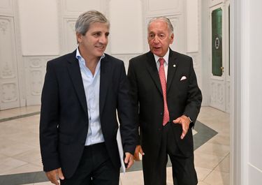 Toto Caputo con el titular de la UIA, Daniel Funes de Rioja