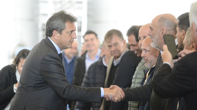 Sergio Massa en un encuentro con intendentes y dirigencia peronista de Santa Fe.