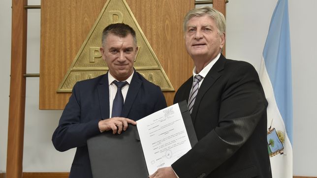 El gobernador de La Pampa Sergio Ziliotto, junto a su ministro de Hacienda Guido Bisterfeld. En la provincia advierten que Javier Milei no mandó ni los fondos comprometidos ante la Corte Suprema.