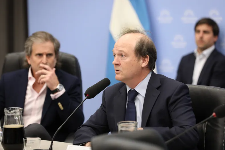 Daniel González, secretario de coordinación de energía y minería, durante la comisión de Presupuesto.&nbsp;
