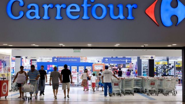carrefour en crisis: 2400 despidos en francia y cierre de locales en el mundo