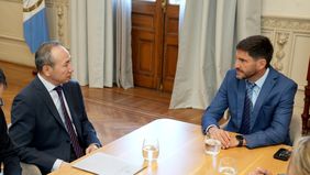 Maximiliano Pullaro junto al embajador de China, Wang Wei.