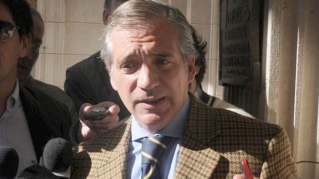 legisladores oficialistas dejaron a la intemperie al fiscal estrella de carrio