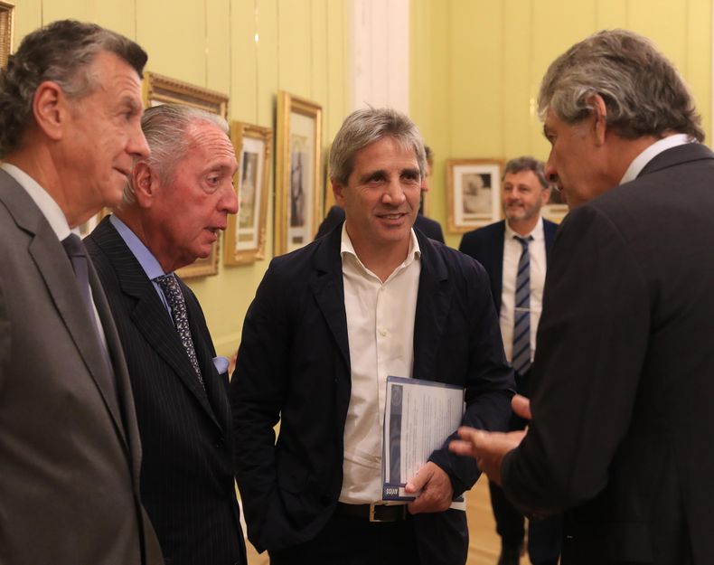 Toto Caputo y las autoridades de la UIA