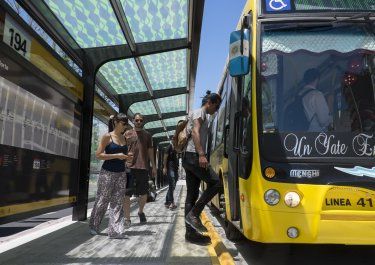 El Caputazo empieza a impactar en los colectivos y trenes y se traduce en paro tras paro.