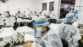 Las empresas se aferran a los protocolos para no parar la máquina