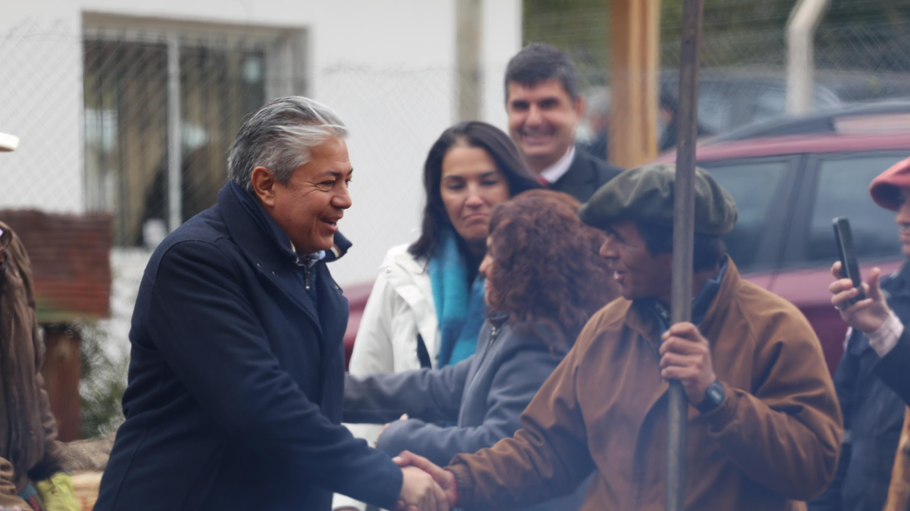 El Movimiento Popular Neuquino (MPN) quiere el retorno del gobernador Rolando Figueroa. Neuquén vive un momento inédito.