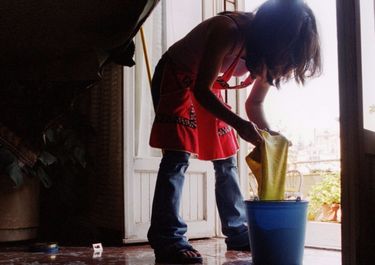 Datos oficiales: las mujeres trabajan más horas que los varones