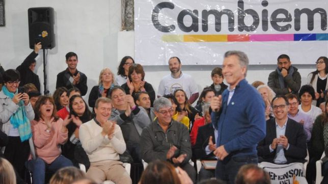 macri viajo a rio negro a arengar a una tropa golpeada y dividida