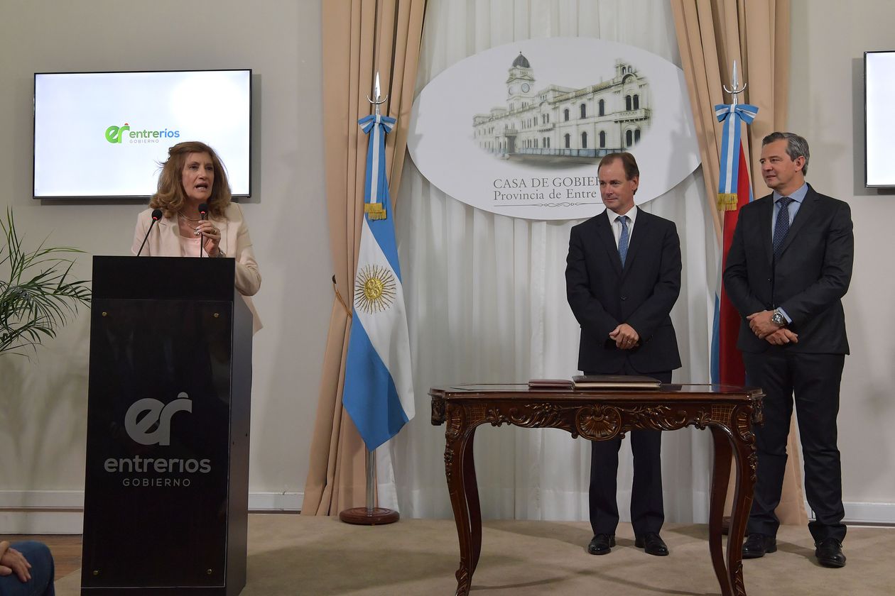 Rosario Romero, ministra de Gobierno de Entre Ríos - Gustavo Bordet, gobernador - Adán Bahl, intendente de Paraná.