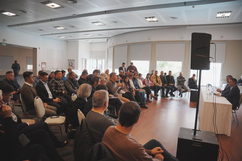 El intendentismo radical y amarillo, cara a cara con los delegados de Karina Milei. 