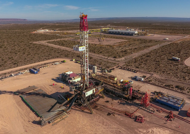Uno de los pozos petroleros en perforación en Vaca Muerta.