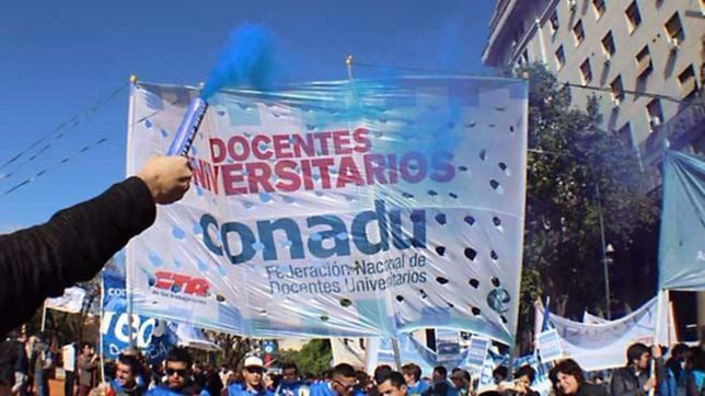 paro de docentes universitarios en reclamo de mejoras salariales y laborales