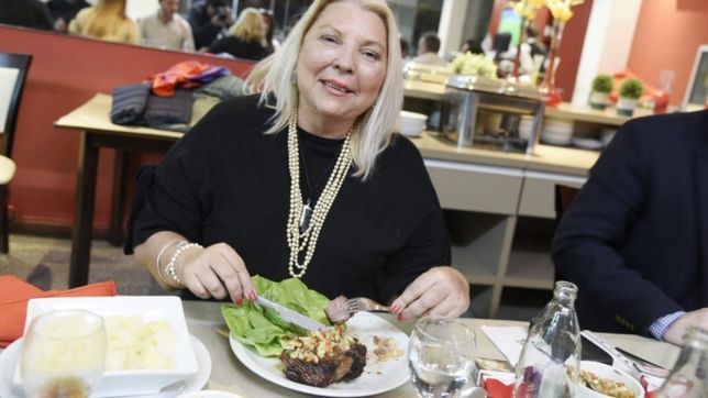 carrio no afloja: los ironicos mensajes tuiteros a macri y los radicales