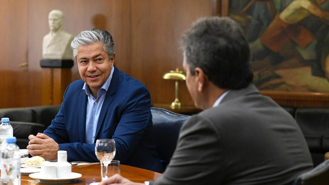 Rolando Figueroa imagina un futuro equipo de gobierno con sus leales.